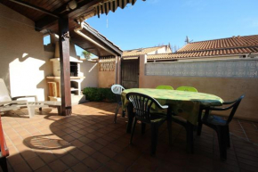 Villa 6 couchages 3 chambres terrasse ombragée parking dans résidence sécurisée piscine commune 400m de la mer LRJP93